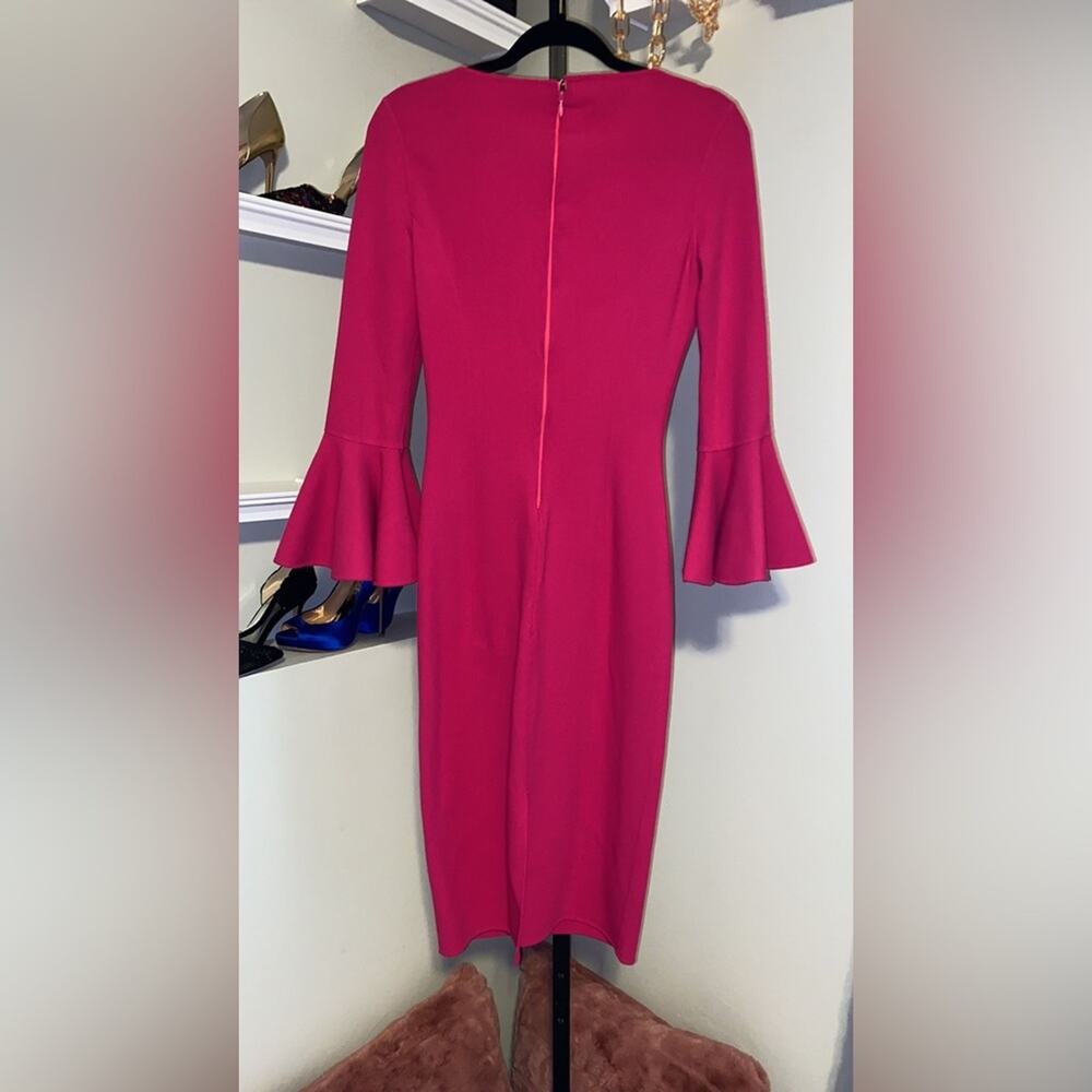 Bell Cuff Sheath Dress
Michael Kors - Picture 10 of 15
